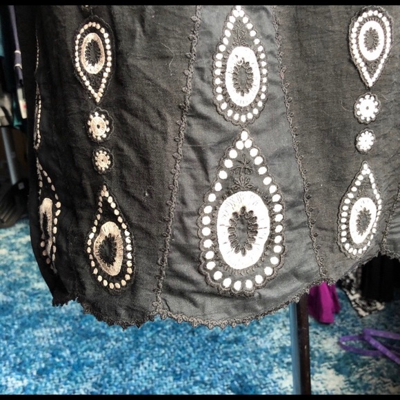 BCBG Boho Embroidered Dress! 🖤 - Picture 5 of 7